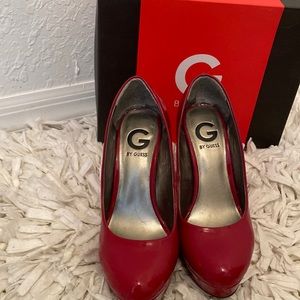 Red Guess pumps
